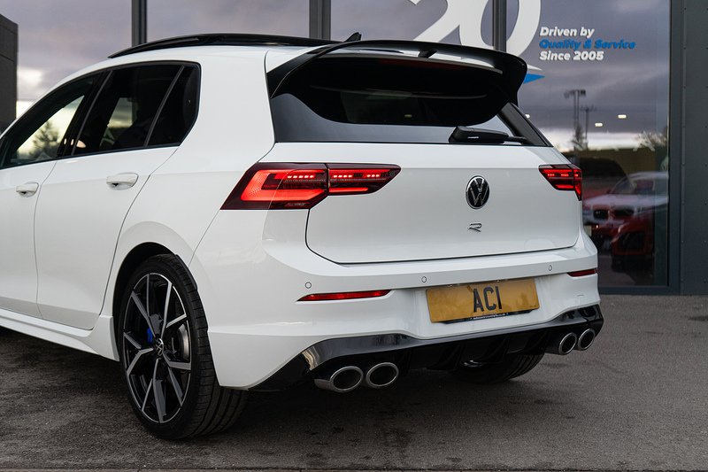 Volkswagen Golf TSI R - U5262