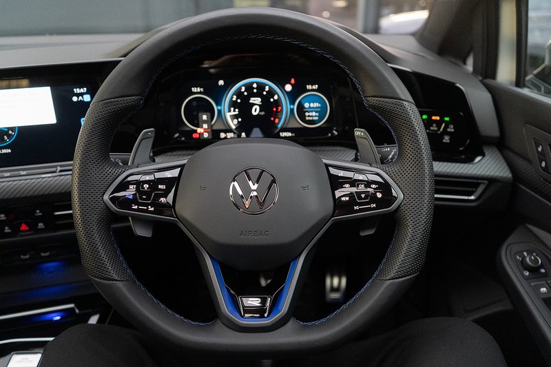 Volkswagen Golf TSI R - U5262