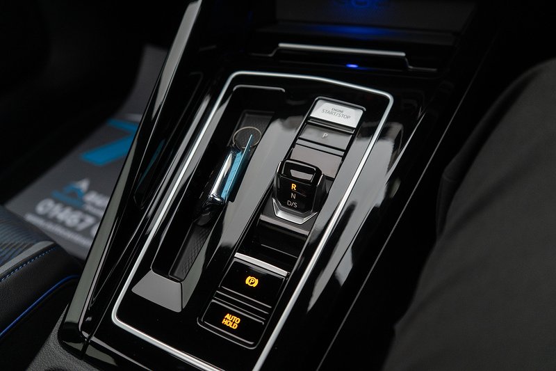 Volkswagen Golf TSI R - U5262