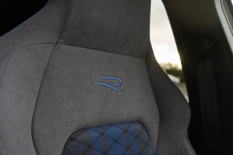 Volkswagen Golf TSI R - U5262