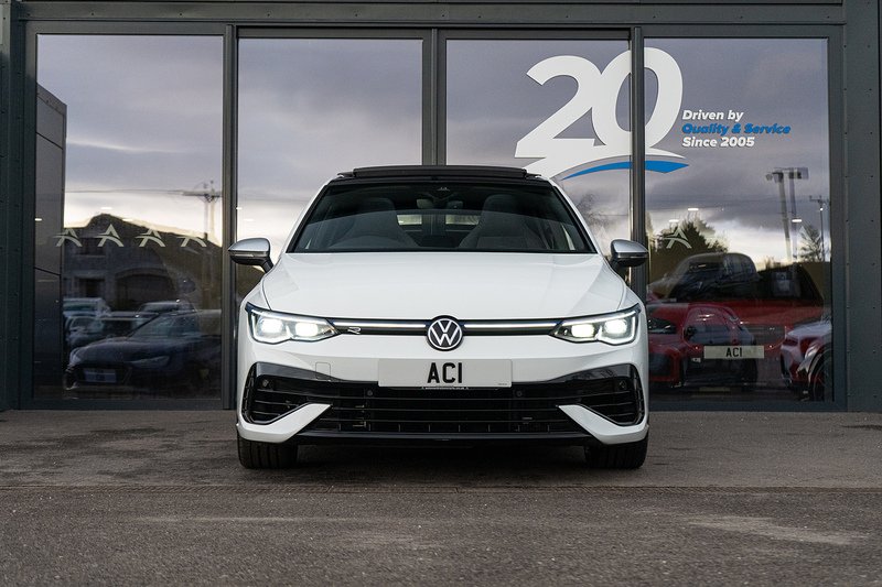 Volkswagen Golf TSI R - U5262