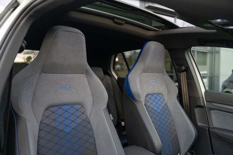 Volkswagen Golf TSI R - U5262