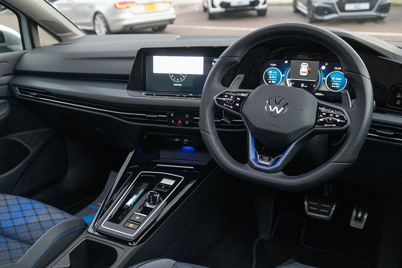 Volkswagen Golf TSI R - U5262