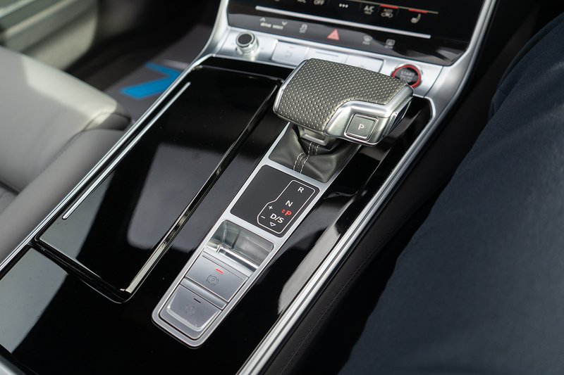 Audi S6 Avant TDI V6 Black Edition - U5271