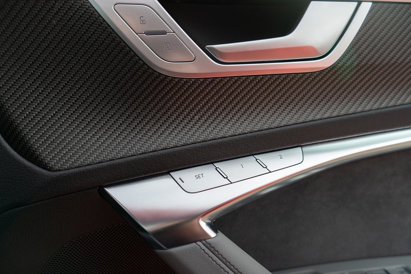 Audi S6 Avant TDI V6 Black Edition - U5271