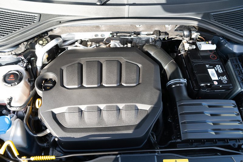 Volkswagen T-Roc TSI R - U5275