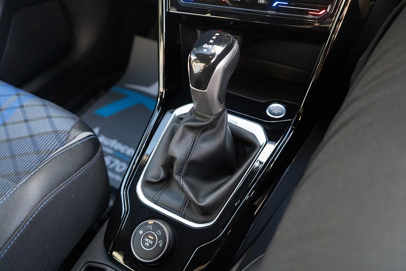 Volkswagen T-Roc TSI R - U5275