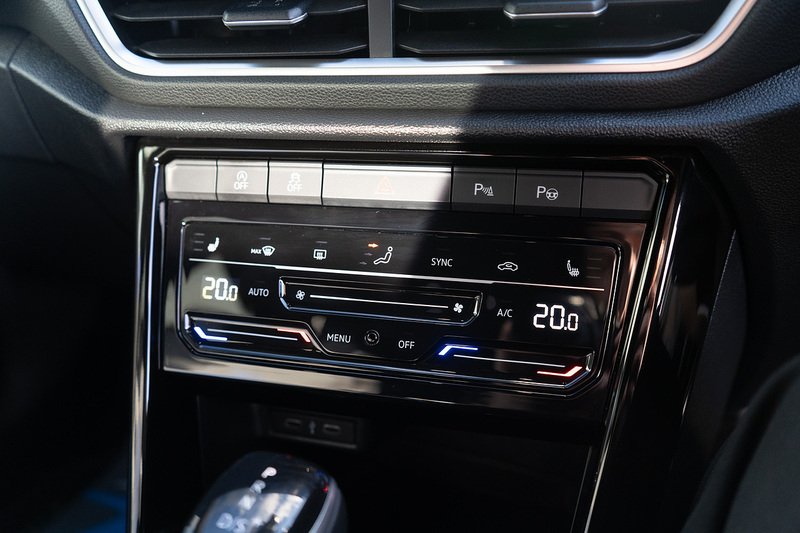 Volkswagen T-Roc TSI R - U5275