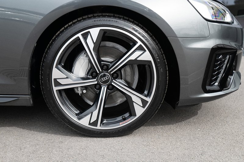 Audi A4 Avant TDI Black Edition - U5276
