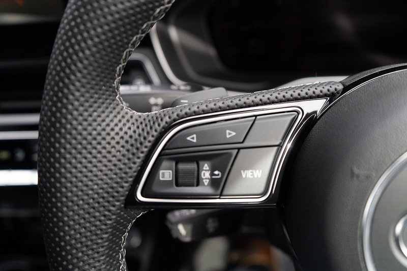 Audi A4 Avant TDI Black Edition - U5276