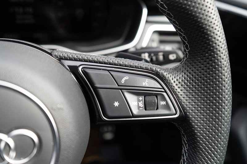 Audi A4 Avant TDI Black Edition - U5276