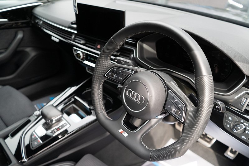 Audi A4 Avant TDI Black Edition - U5276