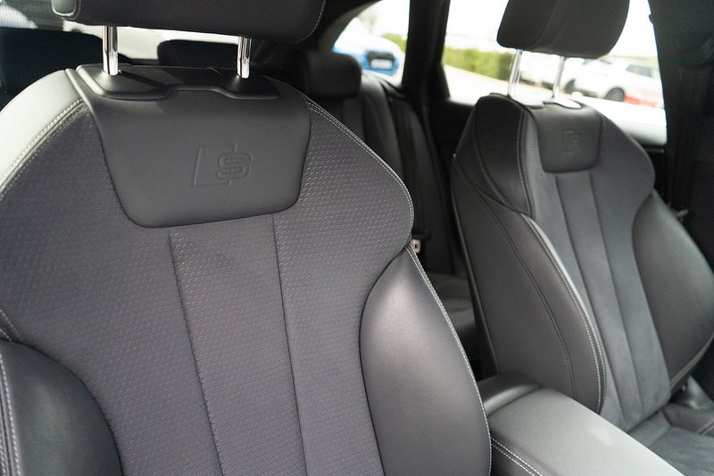 Audi A4 Avant TDI Black Edition - U5276