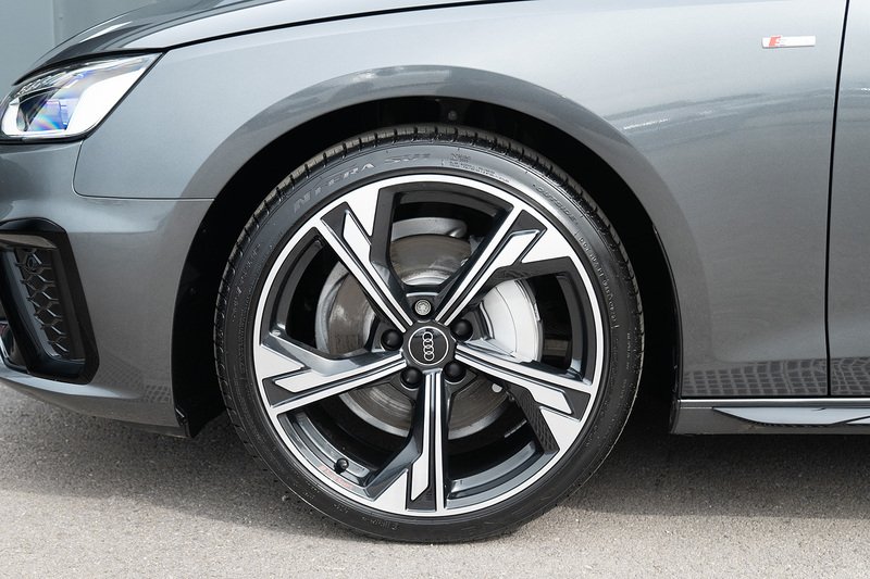 Audi A4 Avant TDI Black Edition - U5276