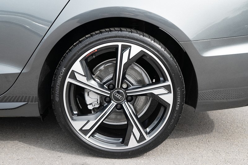 Audi A4 Avant TDI Black Edition - U5276