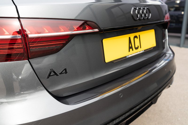 Audi A4 Avant TDI Black Edition - U5276