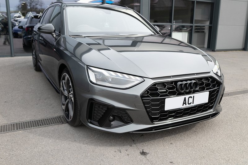 Audi A4 Avant TDI Black Edition - U5276