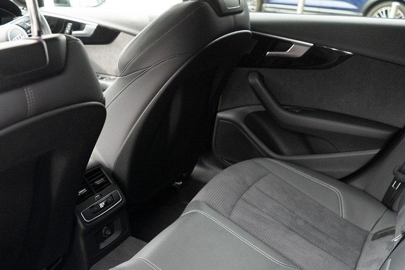 Audi A4 Avant TDI Black Edition - U5276