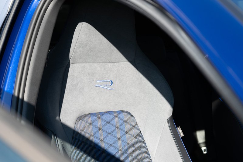 Volkswagen Golf TSI R - U5278