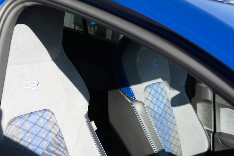 Volkswagen Golf TSI R - U5278