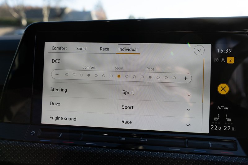 Volkswagen Golf TSI R - U5278