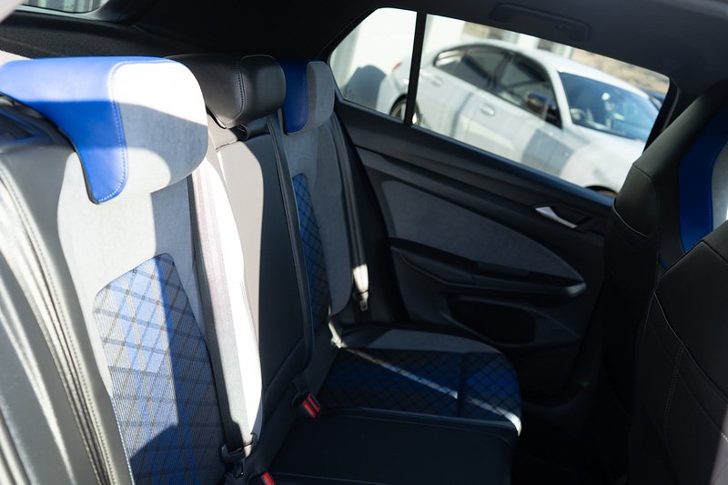 Volkswagen Golf TSI R - U5278