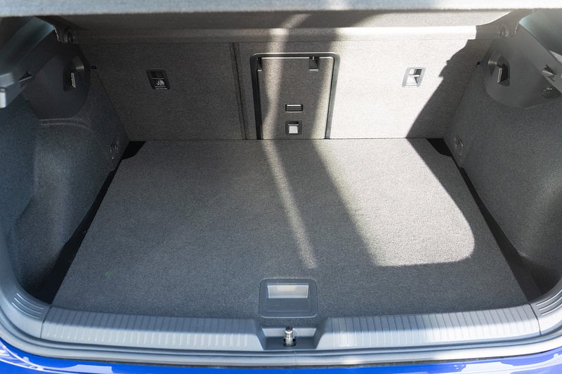 Volkswagen Golf TSI R - U5278