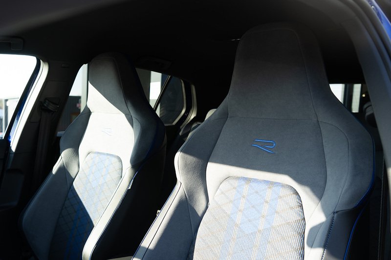 Volkswagen Golf TSI R - U5278