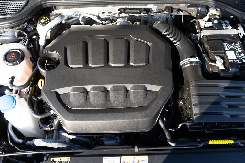 Volkswagen Golf TSI R - U5278