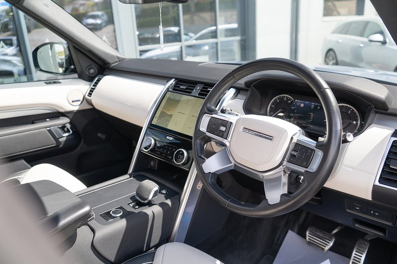 Land Rover Discovery D300 MHEV R-Dynamic HSE - U5375