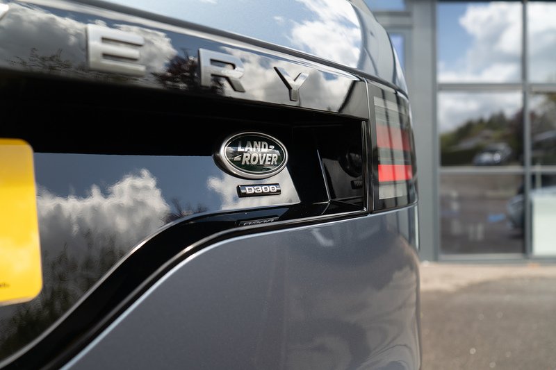 Land Rover Discovery D300 MHEV R-Dynamic HSE - U5375