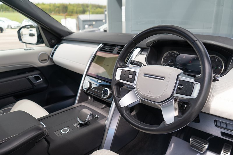 Land Rover Discovery D300 MHEV R-Dynamic HSE - U5375