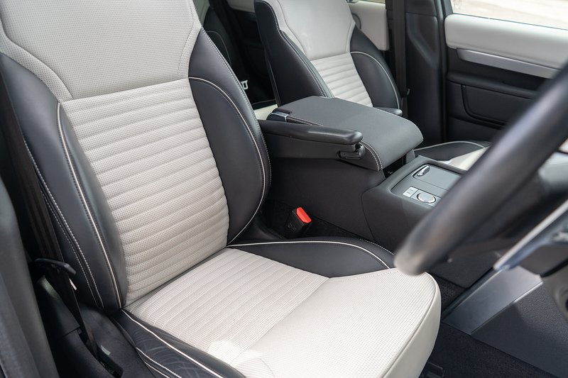 Land Rover Discovery D300 MHEV R-Dynamic HSE - U5375