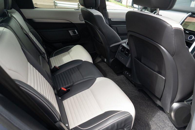 Land Rover Discovery D300 MHEV R-Dynamic HSE - U5375