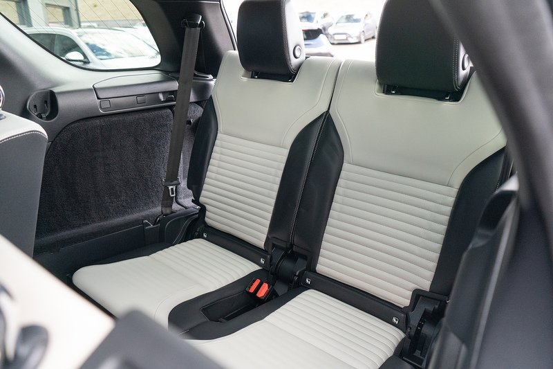 Land Rover Discovery D300 MHEV R-Dynamic HSE - U5375