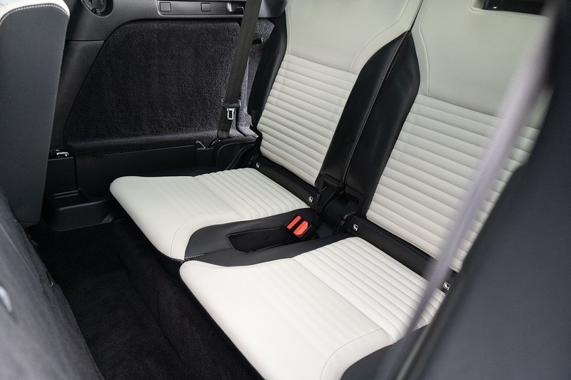 Land Rover Discovery D300 MHEV R-Dynamic HSE - U5375