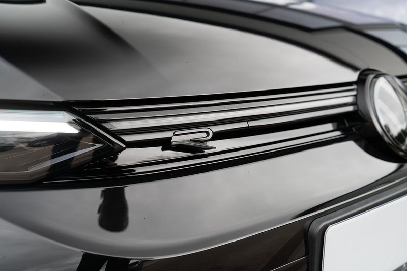 Volkswagen Golf TSI R Black Edition - U5428