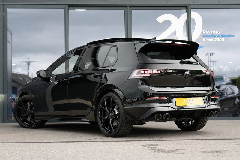 Volkswagen Golf TSI R Black Edition - U5428
