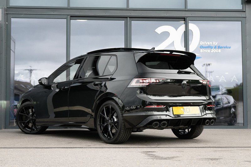 Volkswagen Golf TSI R Black Edition - U5428