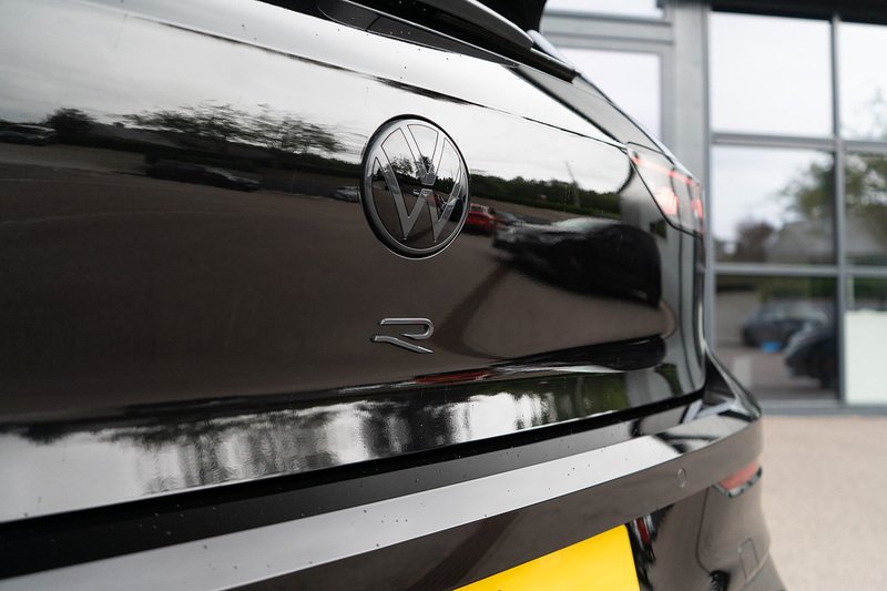 Volkswagen Golf TSI R Black Edition - U5428