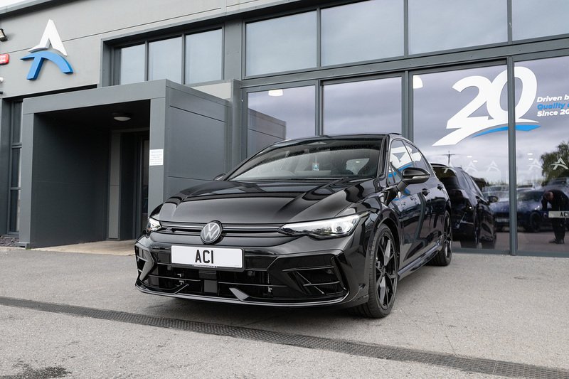 Volkswagen Golf TSI R Black Edition - U5428