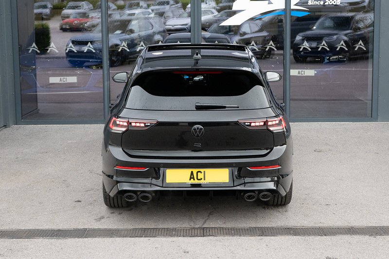 Volkswagen Golf TSI R Black Edition - U5428