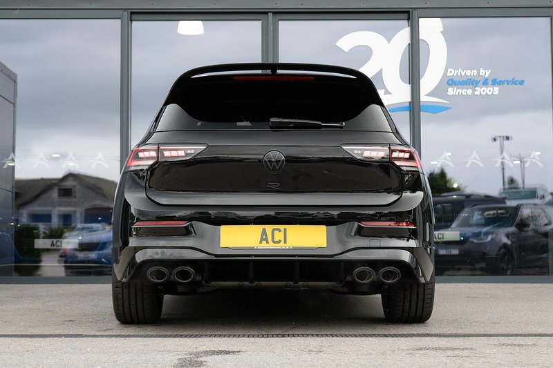 Volkswagen Golf TSI R Black Edition - U5428