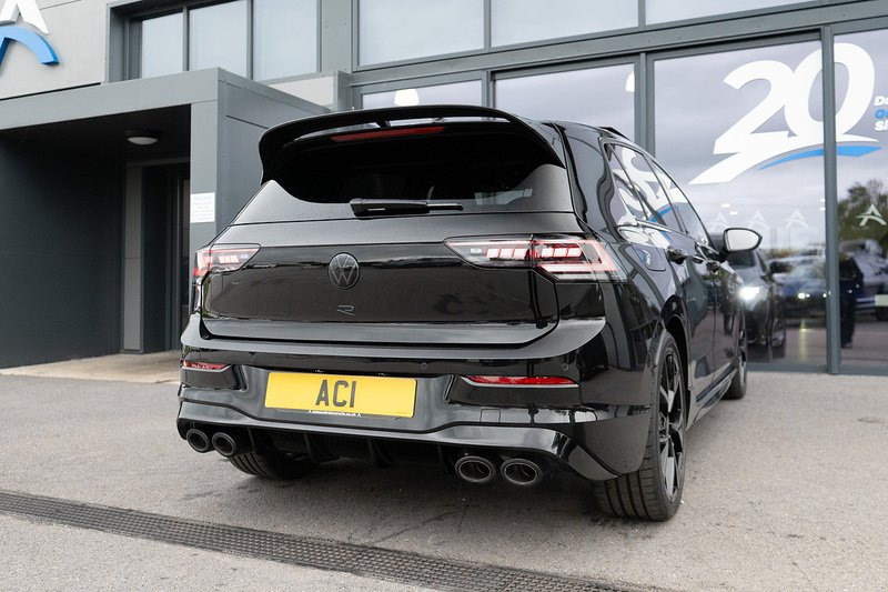 Volkswagen Golf TSI R Black Edition - U5428