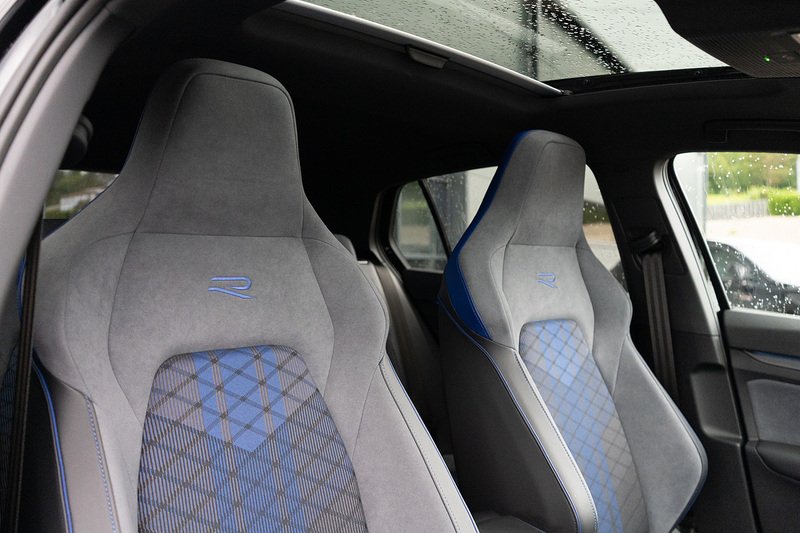 Volkswagen Golf TSI R Black Edition - U5428