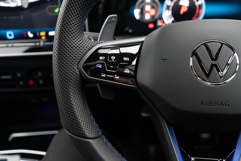 Volkswagen Golf TSI R Black Edition - U5428