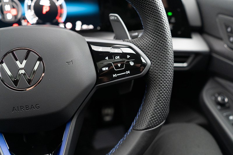 Volkswagen Golf TSI R Black Edition - U5428