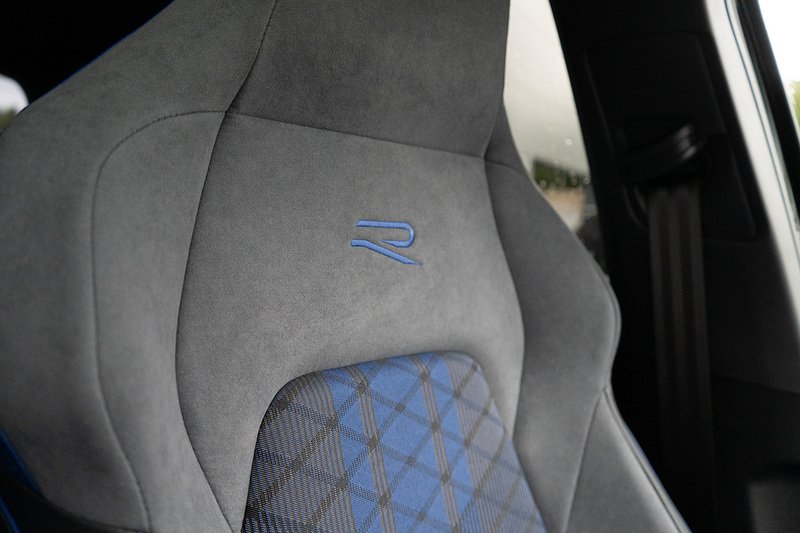 Volkswagen Golf TSI R Black Edition - U5428