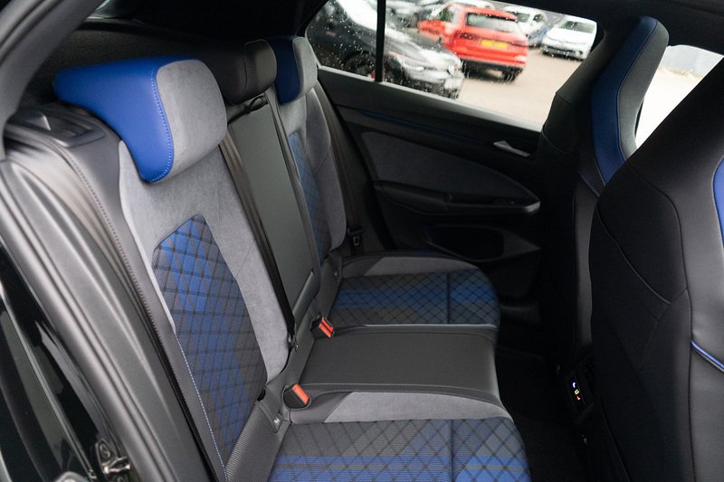 Volkswagen Golf TSI R Black Edition - U5428