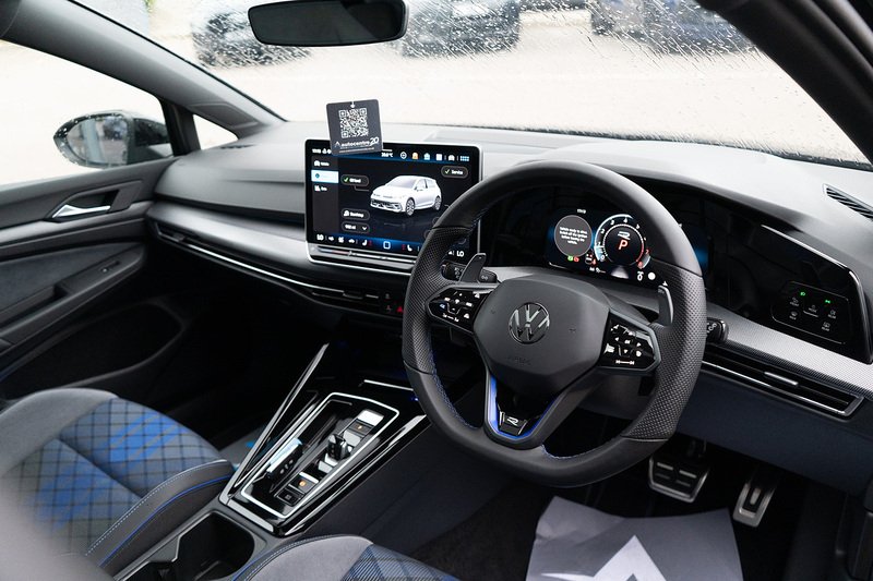 Volkswagen Golf TSI R Black Edition - U5428